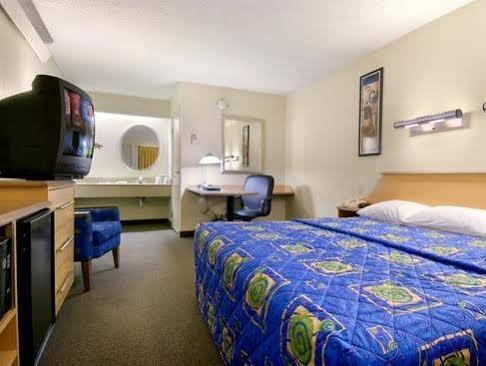 Red Roof Motel 2*